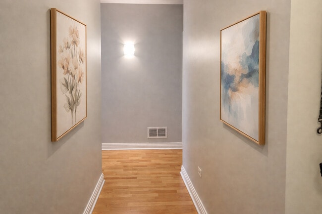 Photo - 565 W Quincy St