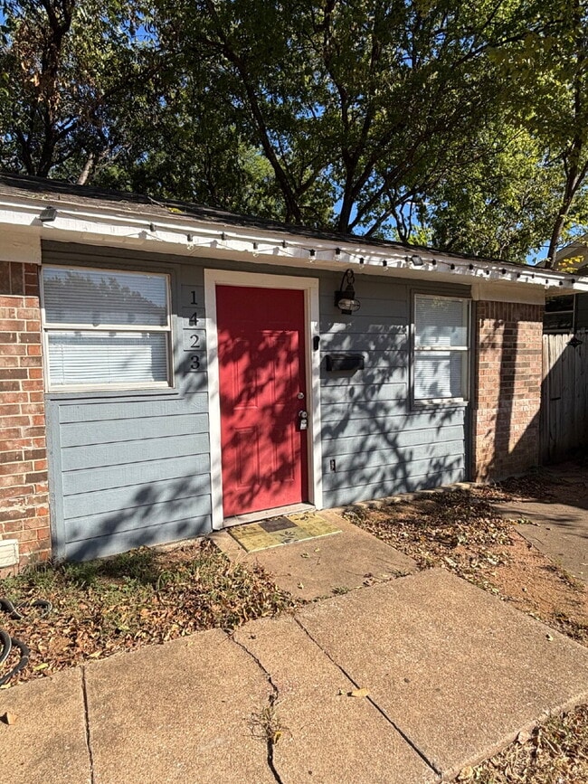 Photo - Charming, Updated 2 bed, 1 bath Duplex in ...