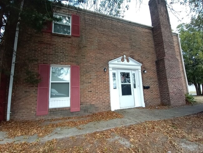 Building Photo - Three bedroom two and one half bath end unit townhome