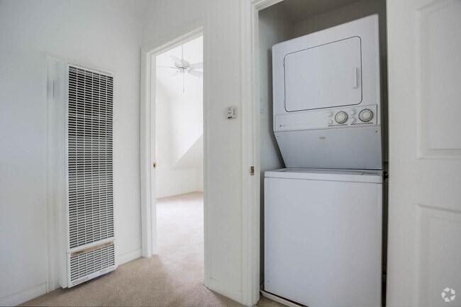 Building Photo - 1844 Dora Dr Unit A Rental