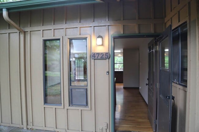 Building Photo - 4 bed 3 bath home, Lease through June 2026