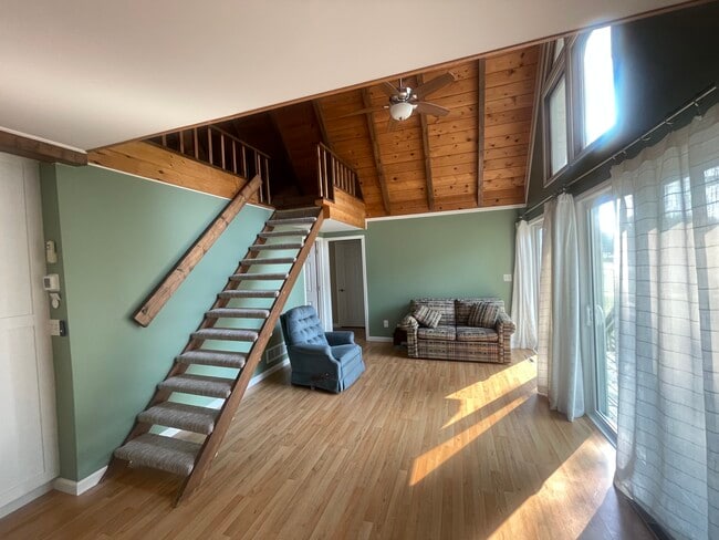 Living Area / Loft Stairs - 622 N Shore Dr