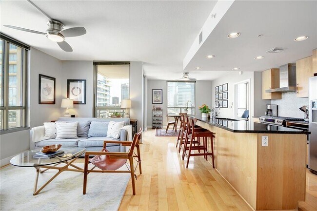 Building Photo - 300 Bowie St Unit ID929.8