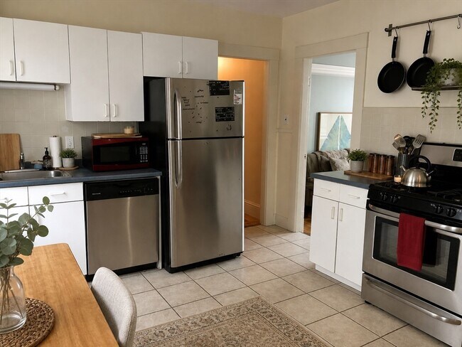Building Photo - 21 Cypress St Unit 1