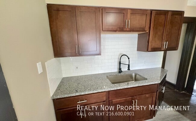 Photo - 11100 Lincoln Ave Apartamento