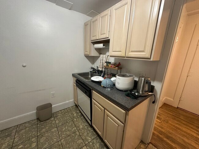 Building Photo - 52 Fenway Unit 1