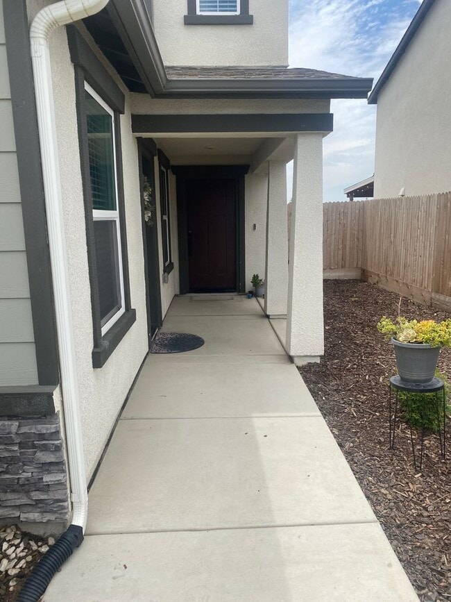 Photo - Spacious 5 Bedroom 4 Bathroom in Tulare!!