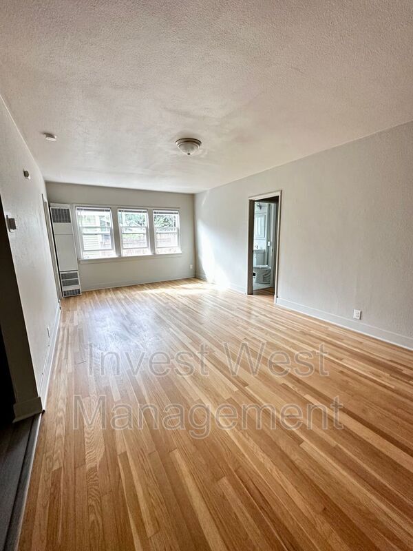 Photo - 615 NE 6th Ave Unidad 4 Rental