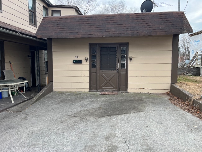 Building Photo - 206 1/2 E John St Rental