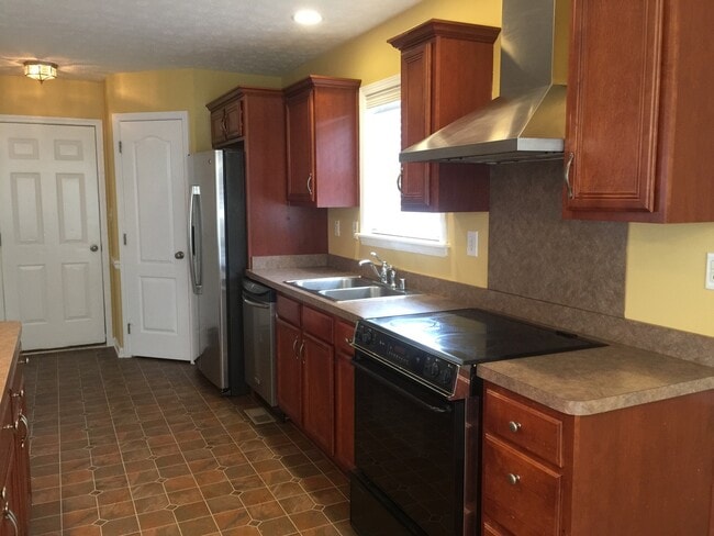 Photo - Wonderful 3 bed, 2.5 Bath home with back yard!