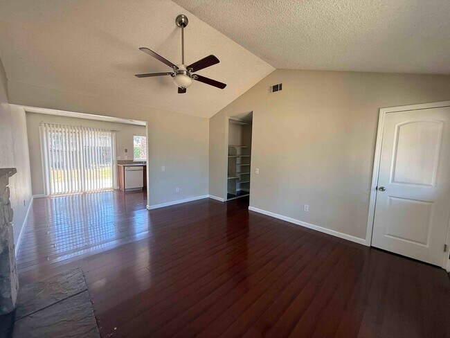 Photo - 1 Deertree Ct