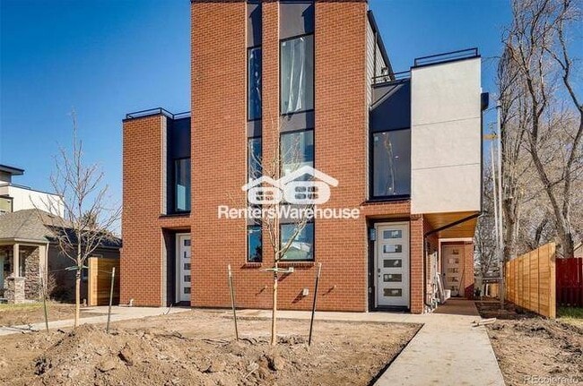 Building Photo - Beautiful 2 bed 2.5 bath Townhome Availabl...
