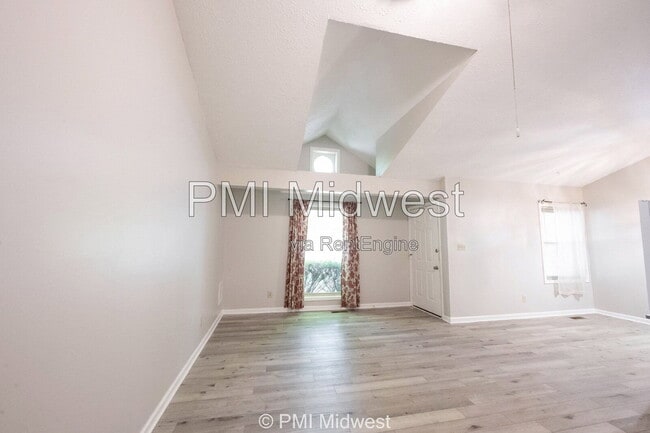 Photo - 120 E King St