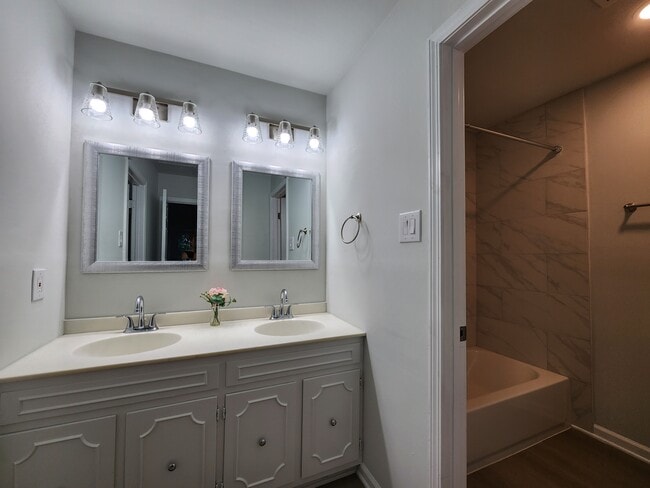 Photo - 17651 Graham St