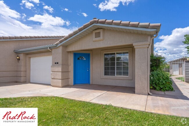 Building Photo - Remodeled 3 Bedroom Townhome with Great Vi...