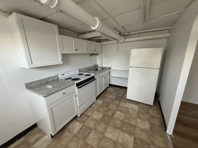 Photo - 1 bedroom, 1 bathroom Apartment! AVAILABLE NOW! Unit Apt #15