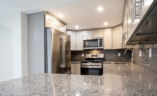 Photo - 49 Union St Unit B