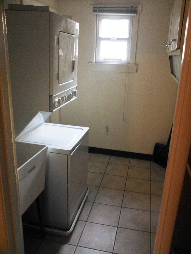 laundry - 134 S 25th St Unit 2nd floor
