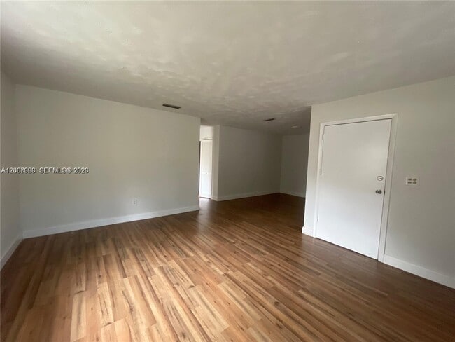 Photo - 1388 NW 101st St Unidad 1388