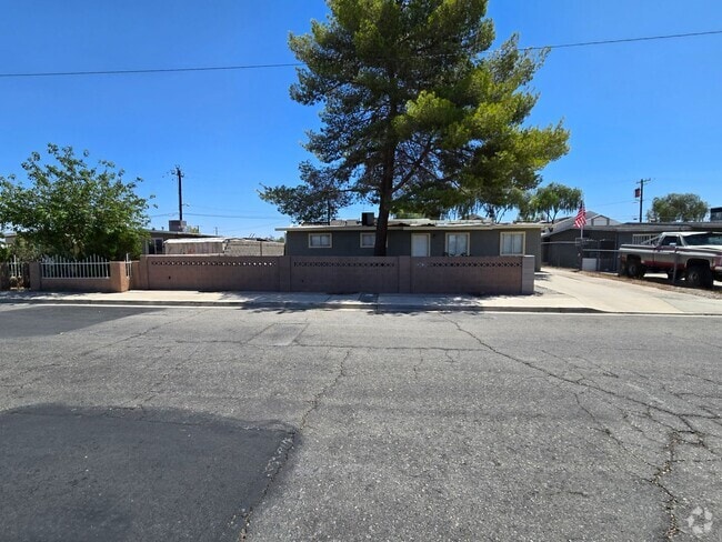 Building Photo - Single story 3 Bedroom house ready for mov...