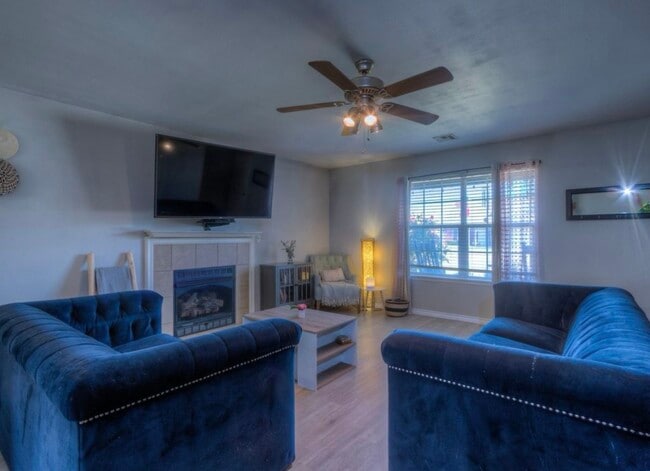 Photo - 120 Newman Cir