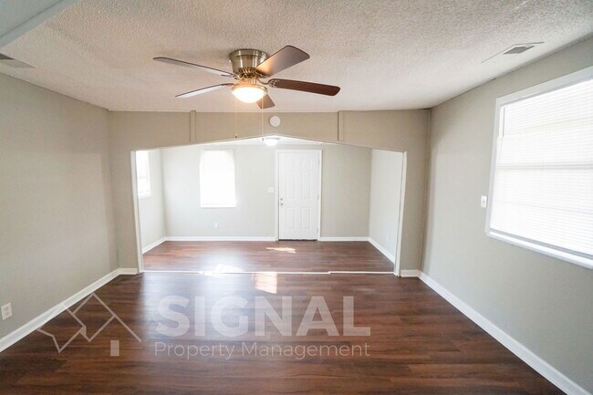 Photo - 128 Ann Dr SW