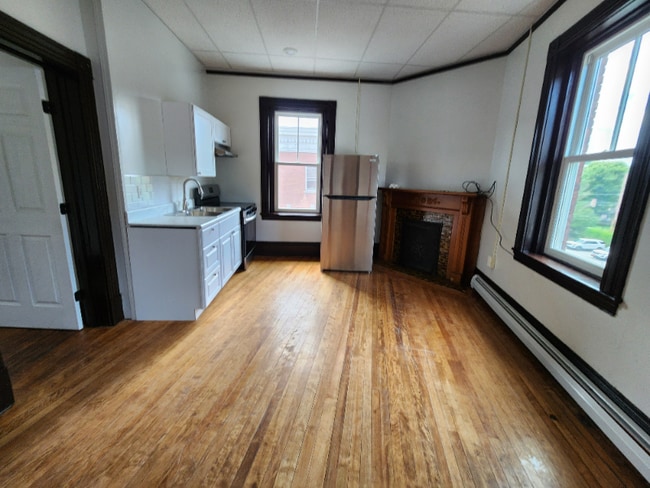 Building Photo - 10 Langdon St Rental