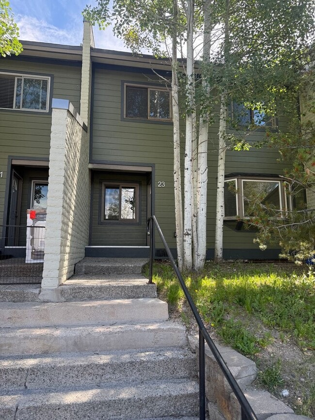 Building Photo - 2 Bed | 1 Bath | 968 Sq. Ft. | Long-Term Rental in Steamboat Springs