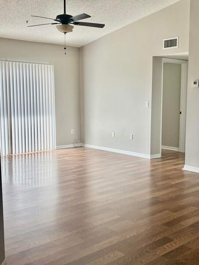 Photo - 900 Crestwood Ct S Unit 917