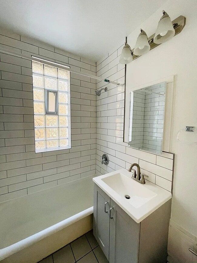 Photo - 2119 N Sedgwick St