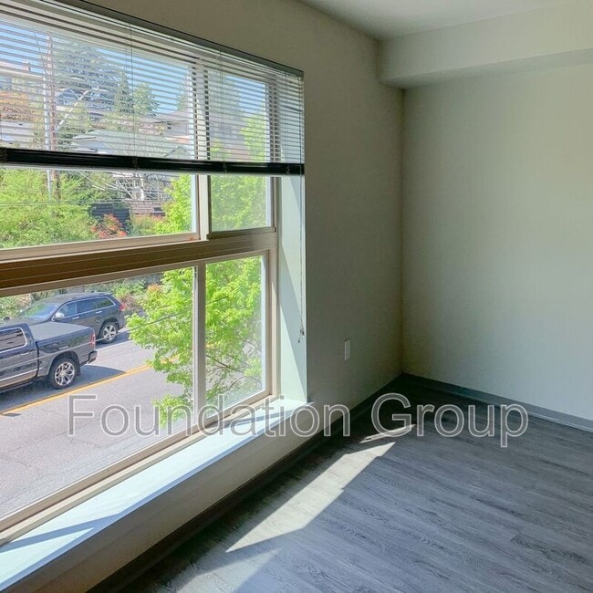 Photo - 2400 E Boston St