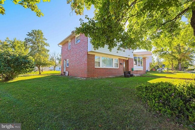 Building Photo - 6820 Cherokee Dr