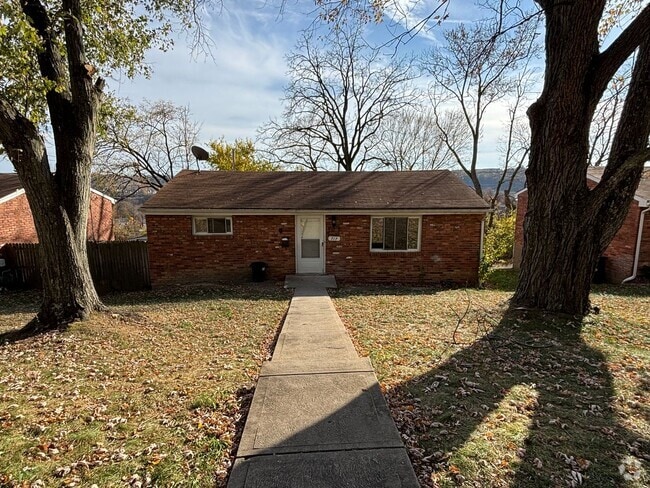 Building Photo - 3 Bedroom Home in Carnegie!