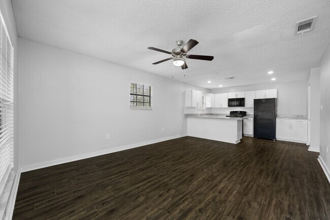 Photo - 7110 Tudor Ln Unit 7161 Tudor Lane