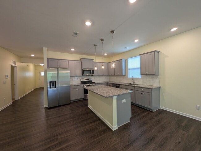 Photo - Spacious 4 bedroom, 2 bath Ranch Style Home located in Selwyn Landing !