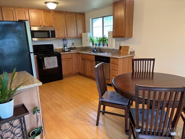 Photo - 404 Meadowgreen Dr