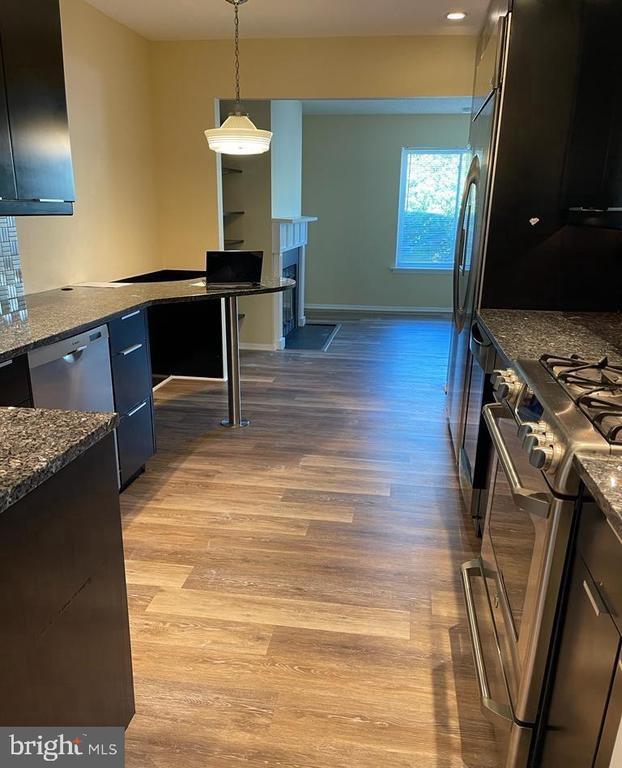 Building Photo - 105 Thoreau Dr