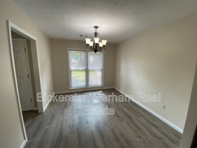 Photo - 220 Saddlebrook Trail