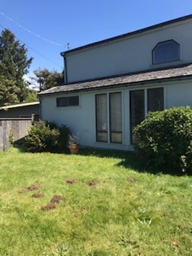 Photo - Pet-friendly Trinidad cottage near the beach & shopping!