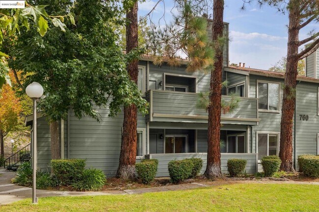 Building Photo - 510 Canyon Oaks Dr Unit 510 Canyon Oaks Drive