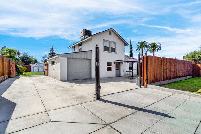 Photo - 4134 N Maroa Ave