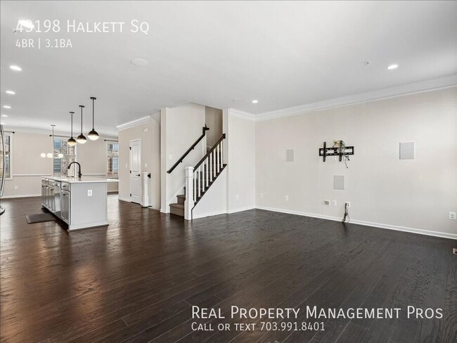 Photo - 43198 Halkett Sq