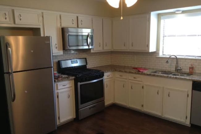 Photo - 3900 Windwood Cir