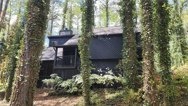 Building Photo - 4621 Kings Crossing Dr NE