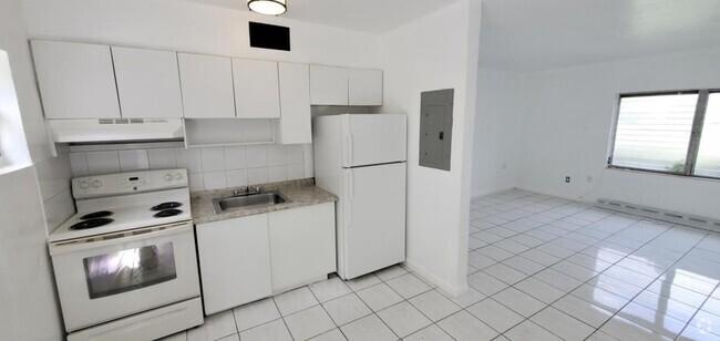 Building Photo - 28 Majorca Ave Rental