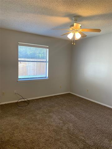 Photo - 719 Bluebonnet Dr