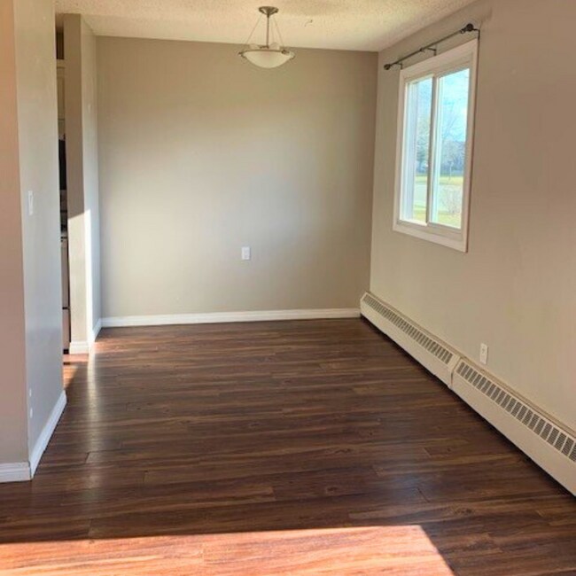 Photo - 8111-8196 102 St