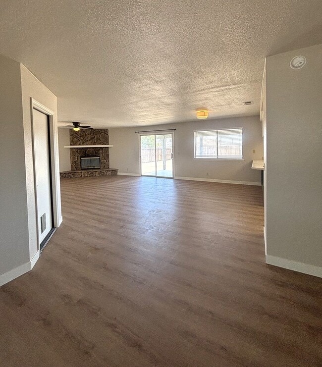 Photo - Beautiful House Available Now!!!