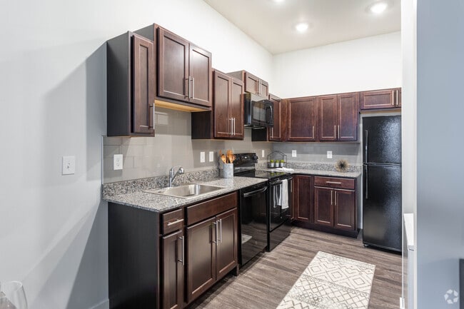 2 BR, 1 BA - The Senator - 863 SF