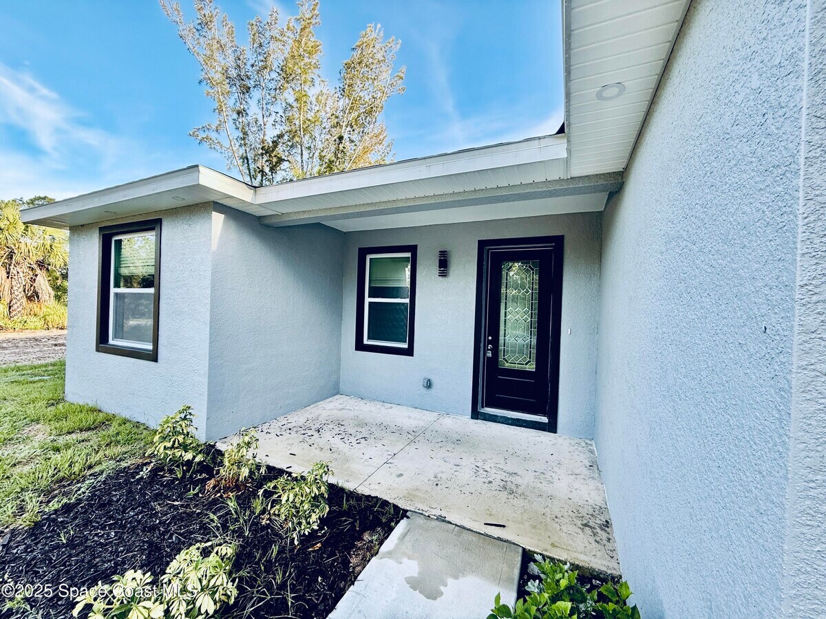 Photo - 475 La Coco St SW